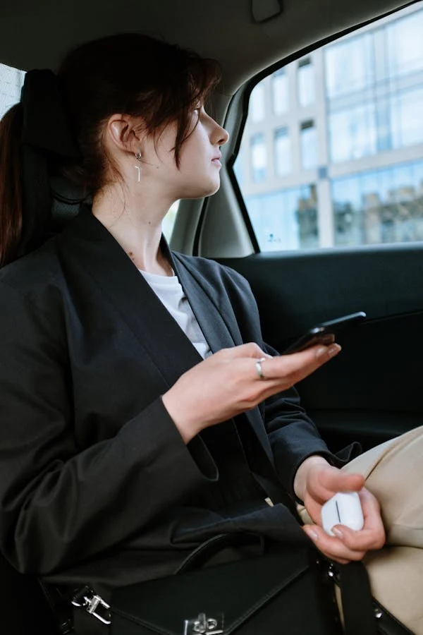 Fahrgast im Ride Prime Chauffeurfahrzeug Frankfurt